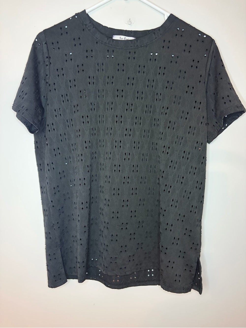 Très Bien Black Eyelet Textured Top Size Large